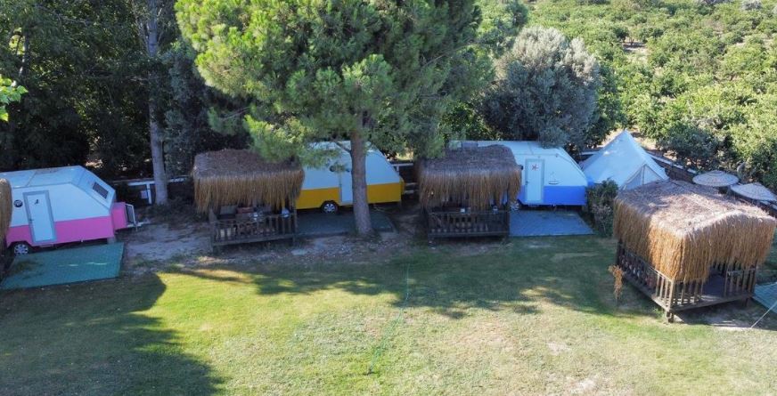 mono-glamping-caravan-suites